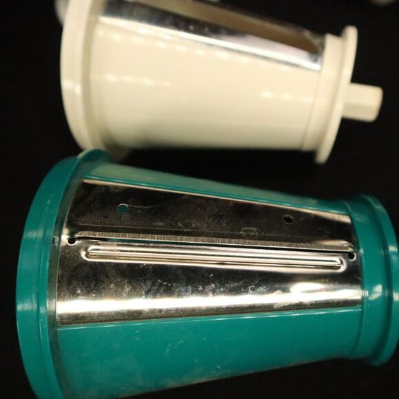 Salad Shooter Parts (11) No motor but the parts are in great shape. - Picture 4 of 16